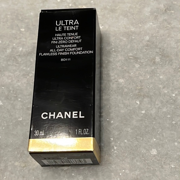 Chanel Ultrawear all day comfort flawless finish foundation 1 FL oz.